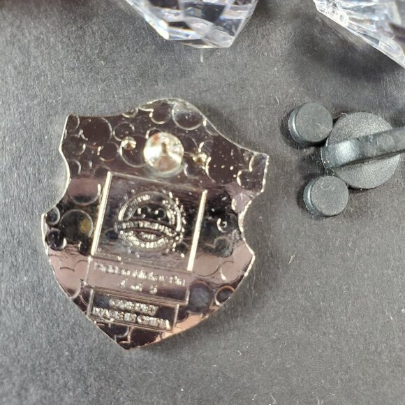 Disney Pin Snow White Hidden Mickey Poison Apple Crest Shield Trading Brooch Pin - Picture 3 of 5